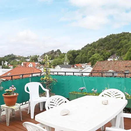 5 Person In Risor-by Traum Risor