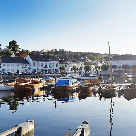 5 Person In Risor-by Traum * Risør