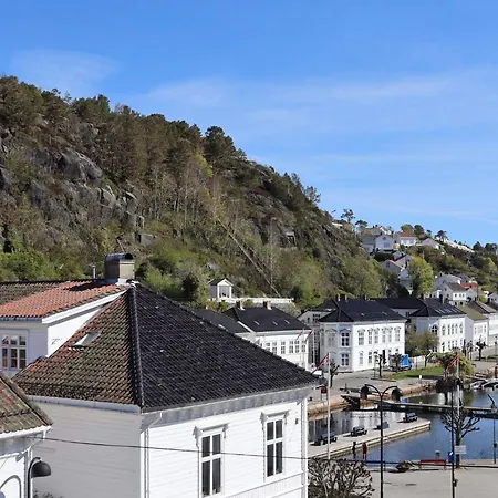 5 Person In Risor-by Traum * Risør